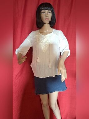 NWT / COLOR OF LOVE / Lace Yoke Tie-Front White Blouse